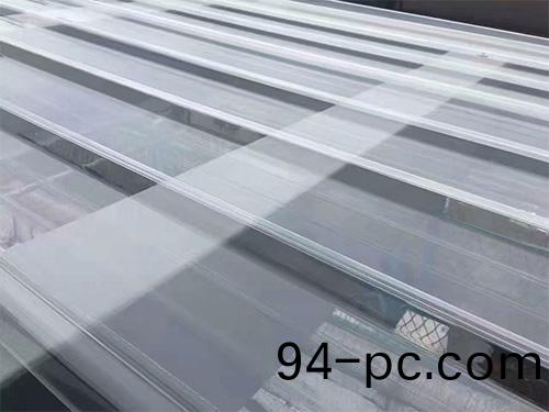 PC闆零(ling)配(pei)件(jian)螺絲(si)咊PC闆的(de)安裝